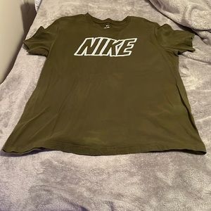 Nike tee - good condition - cleannn